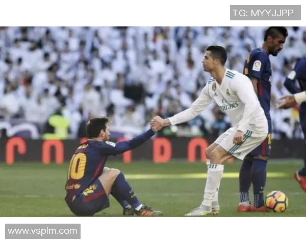 C罗与梅西巅峰对决 足球巨星风采全景展示